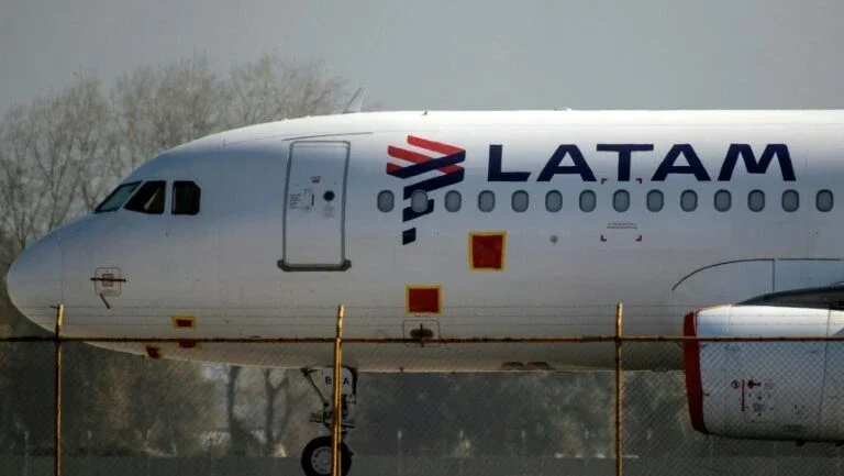 LATAM estima aumentar operações para 26% de sua capacidade em outubro