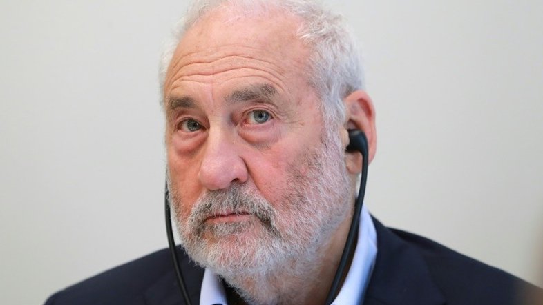 Stiglitz defende reestruturação de dívidas após pandemia