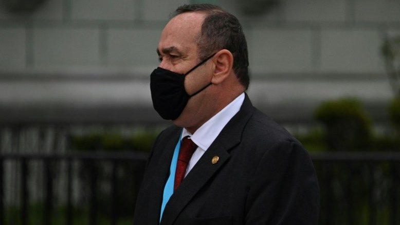 Presidente da Guatemala testa positivo para Covid-19