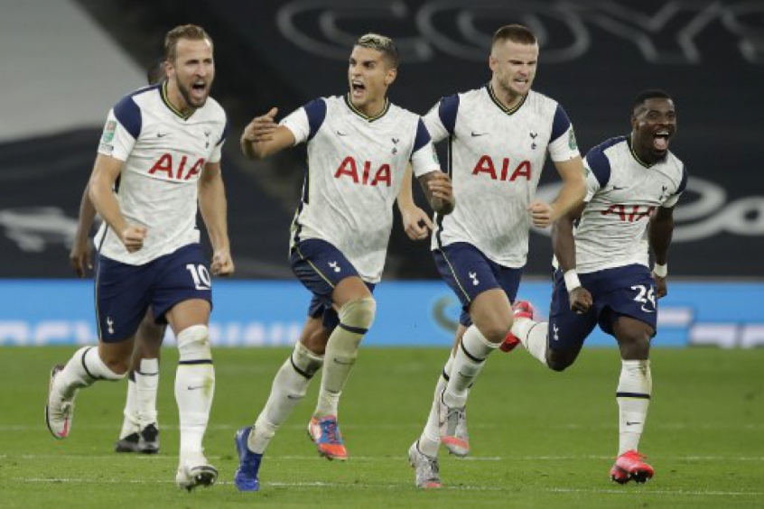 Tottenham vence o Chelsea nos pênaltis e vai às quartas da Copa da Liga; Mourinho vive cena curiosa