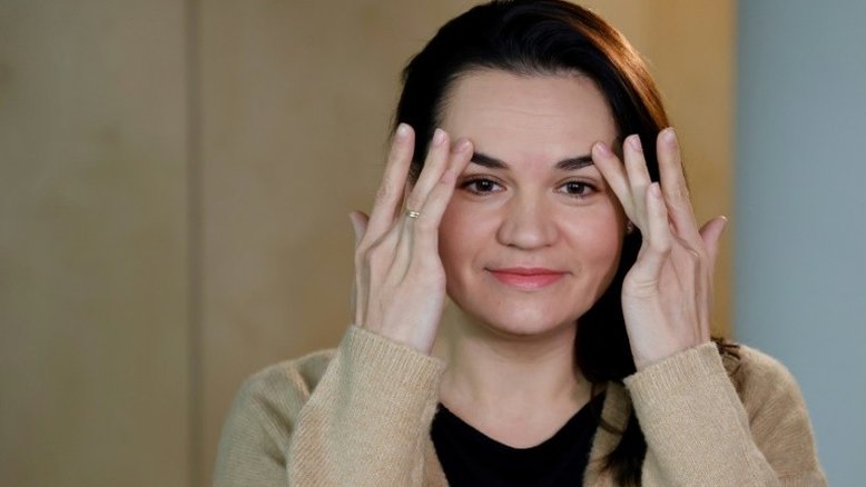Opositora Tikhanovskaya pede a Macron para atuar como mediador na crise de Belarus