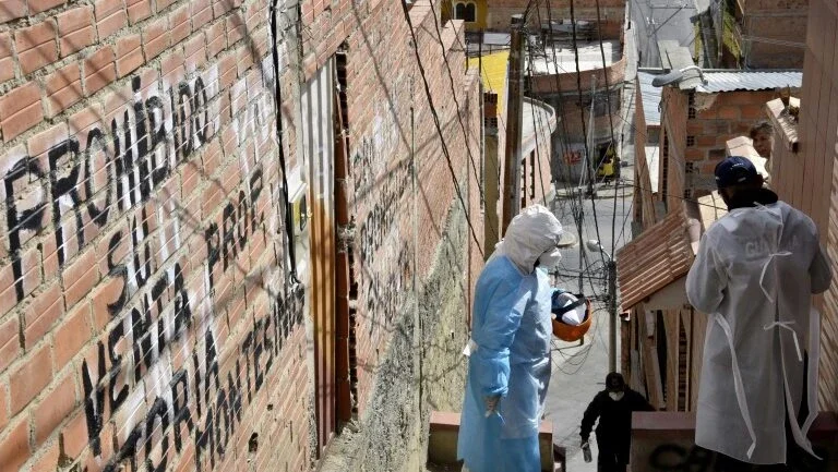 Com mais de 5.000 mortos por coronavírus, Bolívia retoma trabalho em repartições públicas