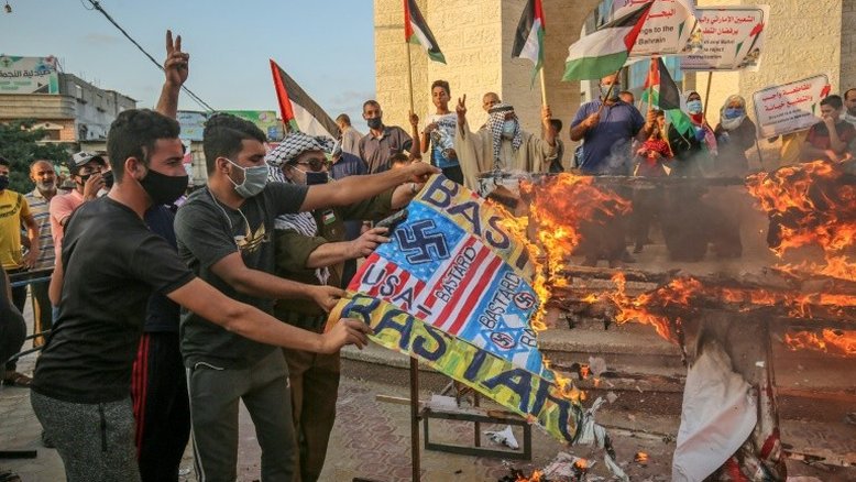 Palestinos protestam contra acordos de normalização das relações com Israel