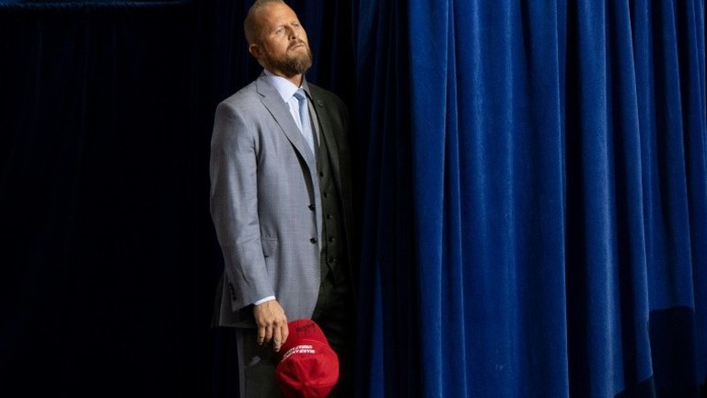 Ex-chefe de campanha de Trump hospitalizado após ameaça de suicídio