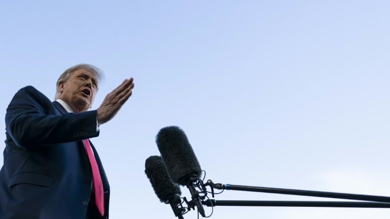 Trump promete rápida sucessão na Suprema Corte, "provavelmente uma mulher"