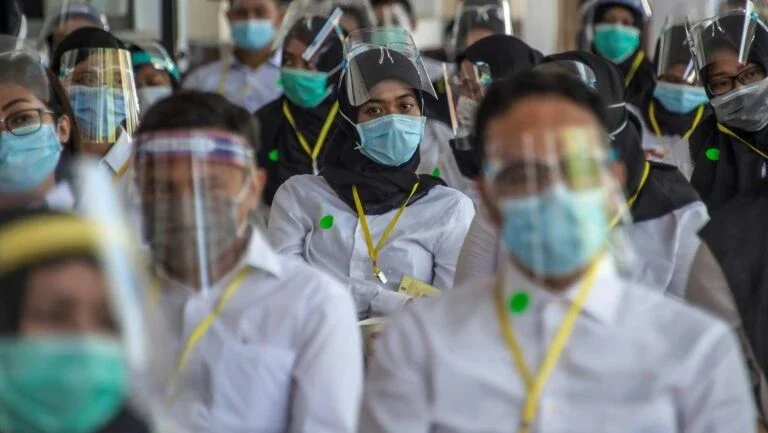 OMS: Mundo registra novo recorde de casos de coronavírus; mortes em queda