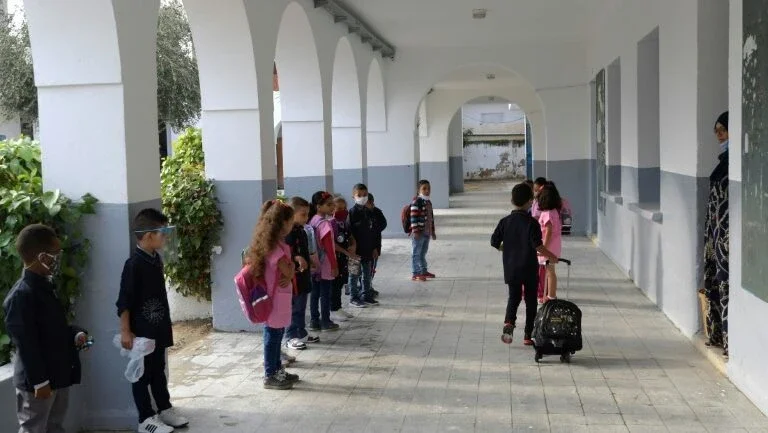 Difícil volta às aulas na Tunísia, por medo da pandemia e de 