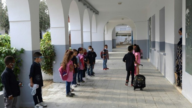Difícil volta às aulas na Tunísia, por medo da pandemia e de 'não entender nada'