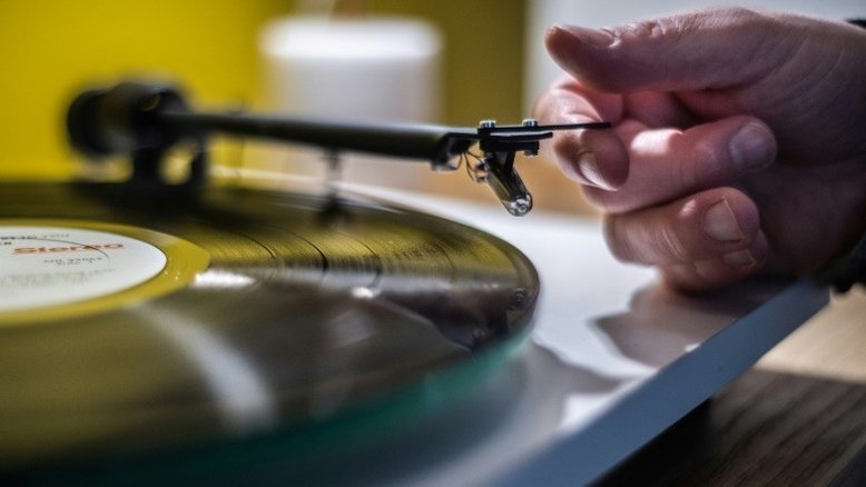 Vendas de vinil superam receitas de CDs, pela primeira vez desde 1980