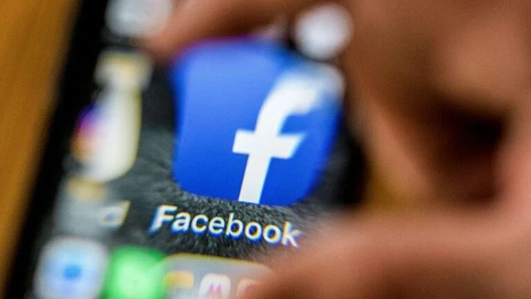 Facebook toma medidas contra grupos com discursos de ódio ou desinformação