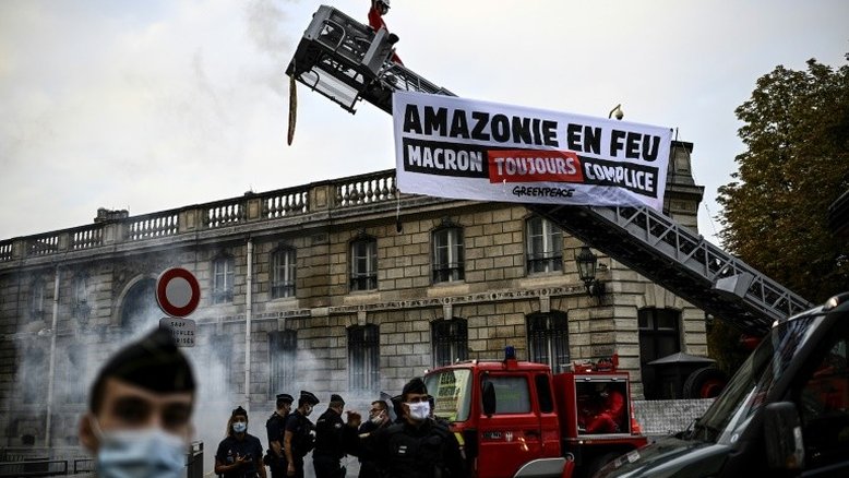 Greenpeace protesta na França contra o desmatamento na Amazônia