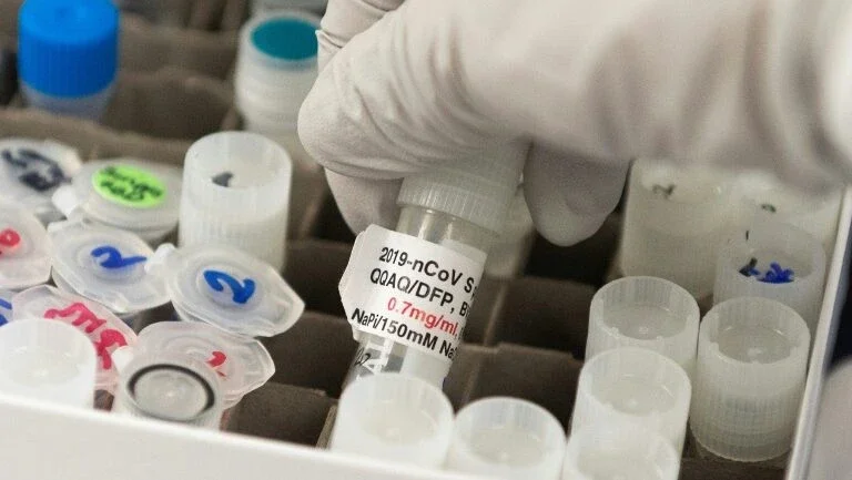 156 países aderem à iniciativa para universalizar vacina contra Covid-19, diz OMS