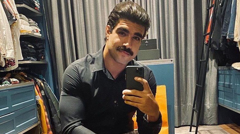 Após negar jantar com Bolsonaro, Caio Castro faz post insinuando apoio ao ex-presidente
