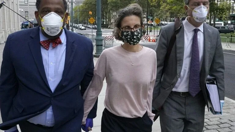Herdeira canadense é condenada em caso de escravas sexuais Nxivm