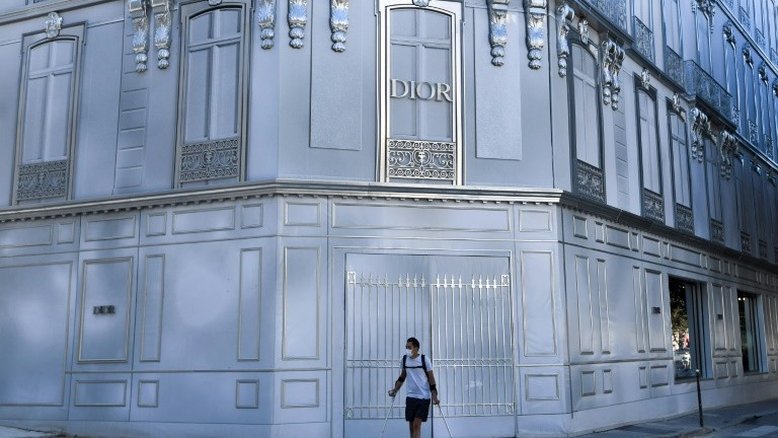 Diante do avanço do vírus, passarela parisiense vai ao 'figital'