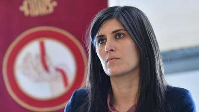 Destaque da direita italiana, prefeita de Turim pega 6 meses de prisão por falsidade ideológica