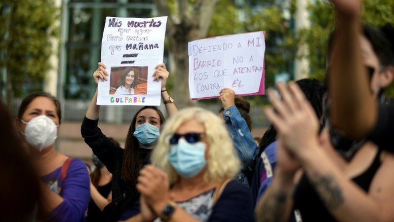 Centenas de pessoas se manifestam em Madri contra confinamentos parciais