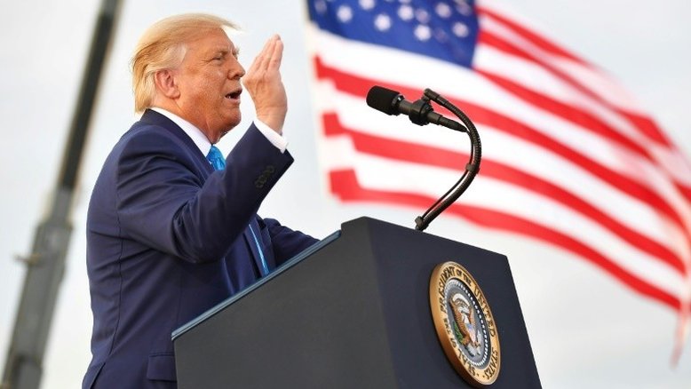 Começa o voto pelos correios nos EUA, e se acirra a batalha entre Biden e Trump