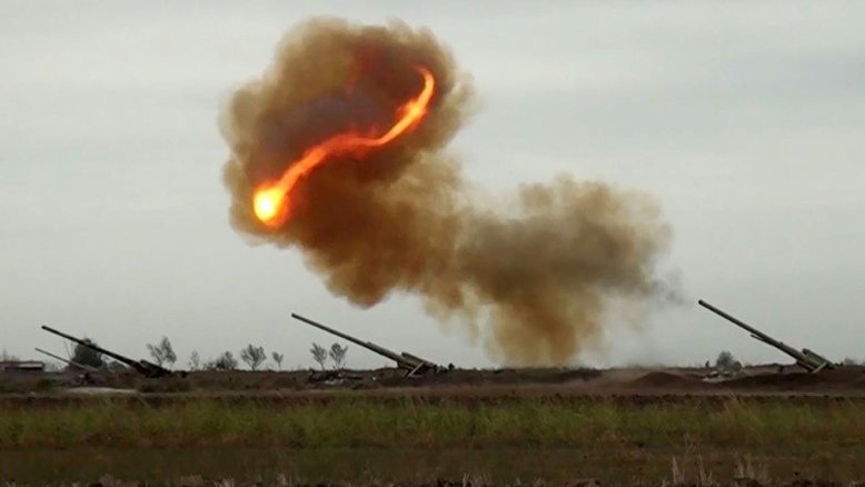 Conflito entre Azerbaijão e separatistas armênios de Nagorno Karabakh entra no terceiro dia