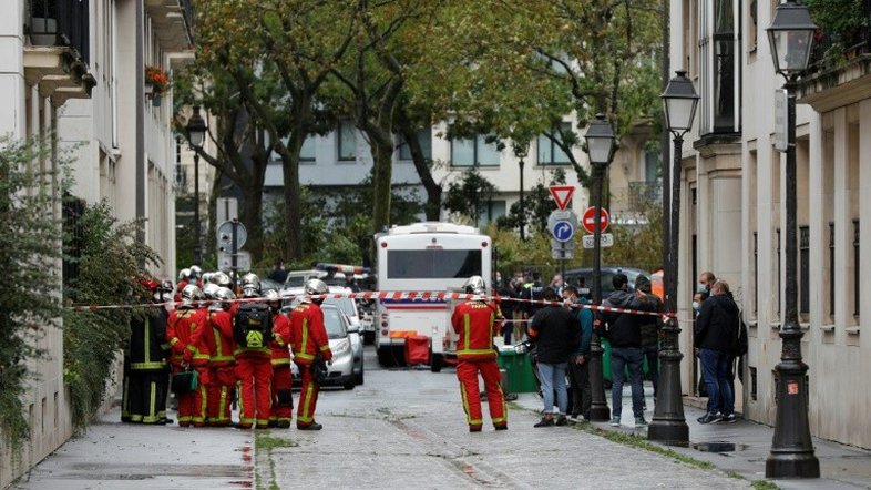 Dois feridos em Paris em ataque com facão perto da antiga sede do Charlie Hebdo