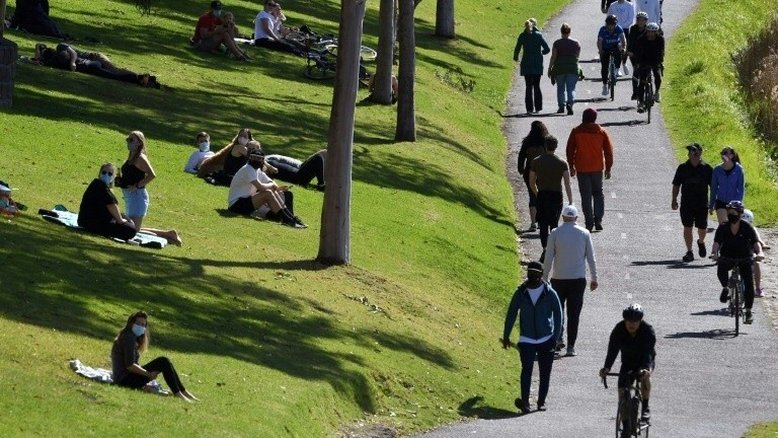 Toque de recolher em Melbourne será levantado na segunda-feira
