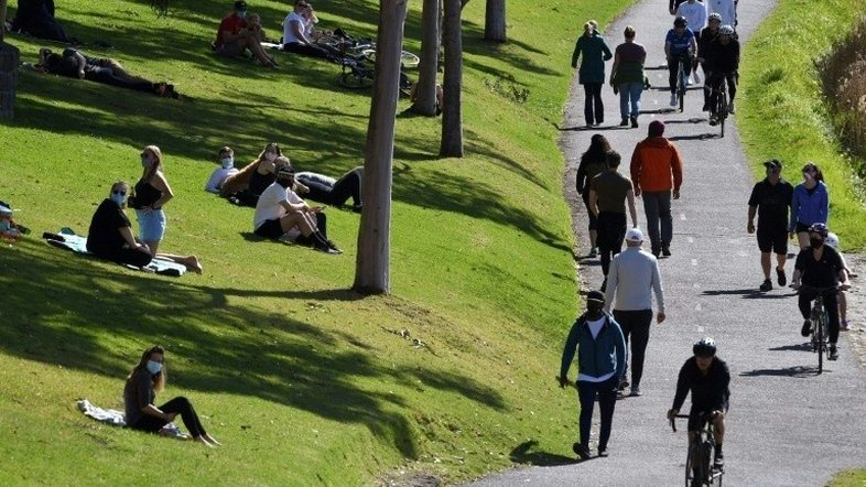 Toque de recolher em Melbourne será levantado na segunda-feira