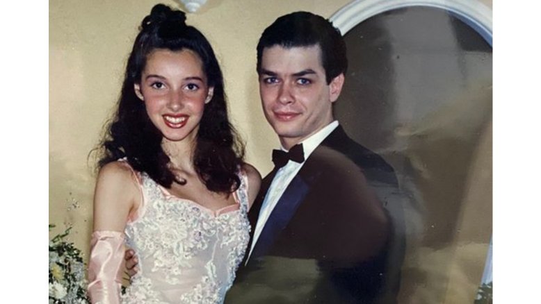 Jovem posta foto de Fábio Assunção em baile de 15 anos da mãe e ator responde