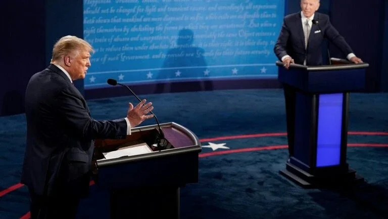 Debate caótico e agressivo acirra corrida presidencial nos EUA