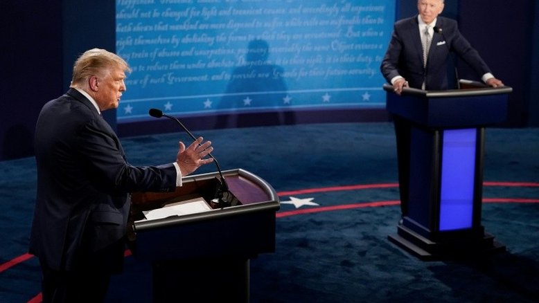 Debate caótico e agressivo acirra corrida presidencial nos EUA