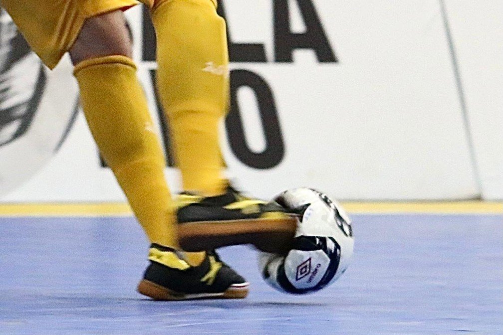 'Torpedo humano': Chute de 114 km/h de Rodrigo chega a 'deformar' a bola 4 'Torpedo humano': Chute de 114 km/h de Rodrigo chega a 'deformar' a bola