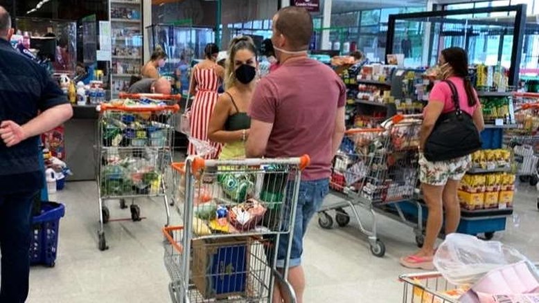 Inflação e redução do auxílio emergencial já derrubam vendas nos supermercados