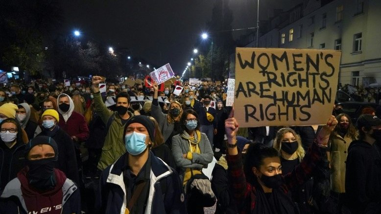 Manifestações na Polônia contra proibição quase total do aborto