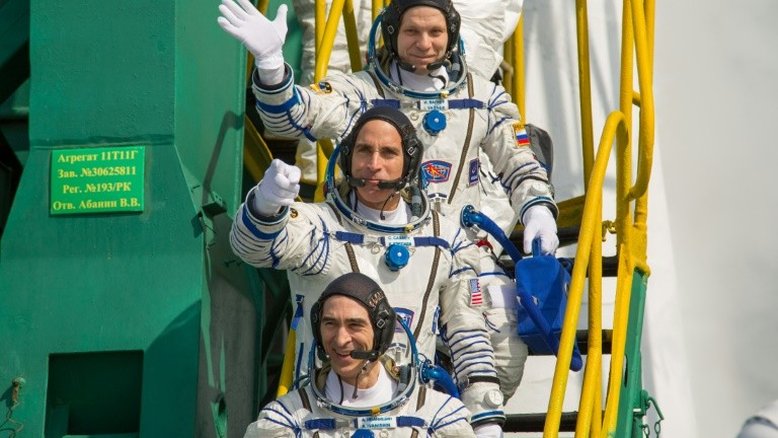 Equipe da Estação Espacial Internacional retorna à Terra