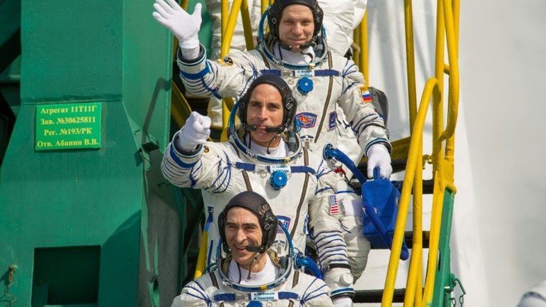 Equipe da Estação Espacial Internacional retorna à Terra