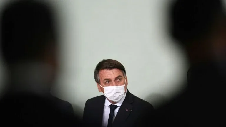 Bolsonaro conversa com presidente do Paraguai sobre reabertura da Ponte da Amizade