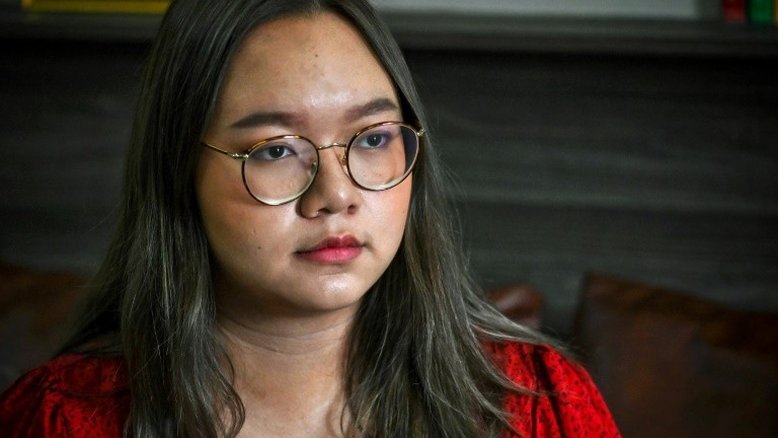 Jovem apelidada 'arco-íris' rompe o tabu da monarquia na Tailândia