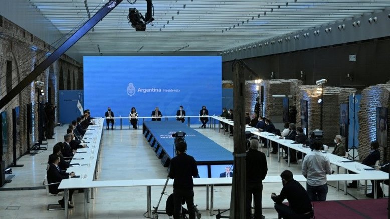 Argentina licita bônus para aliviar a pressão cambiária sobre o peso