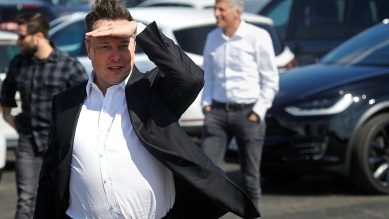 Sem notícias da Tesla: empresa de Elon Musk se distancia da imprensa