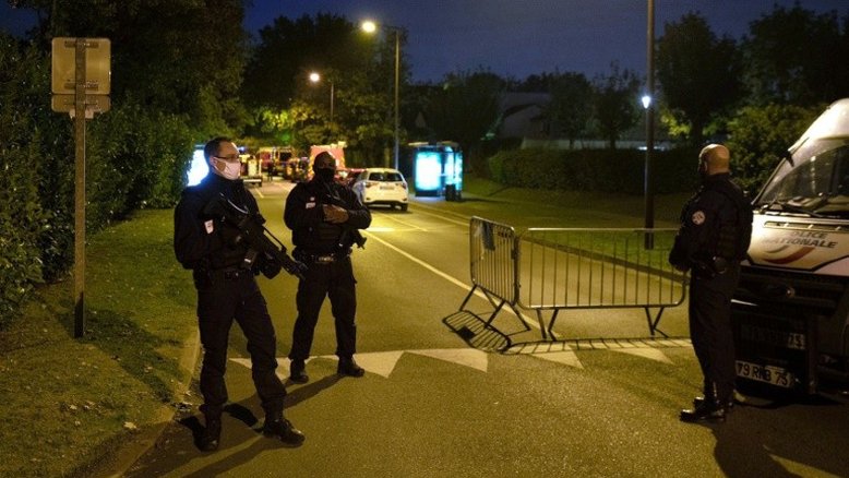 Decapitação de professor choca a França e várias pessoas são presas