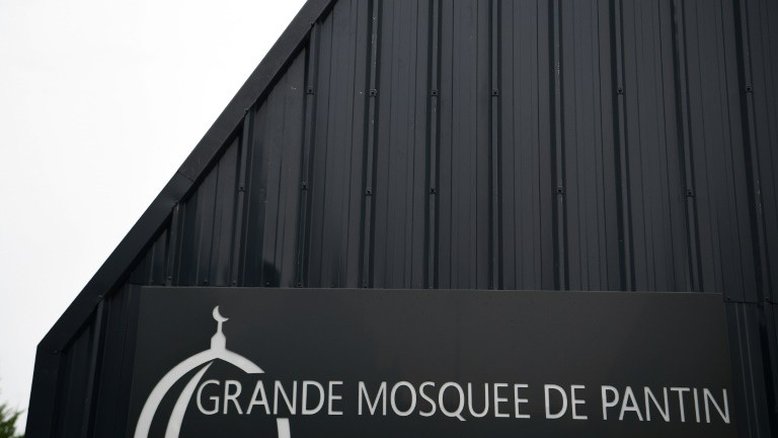 Ministro francês nega falhas na vigilância de homem que decapitou professor