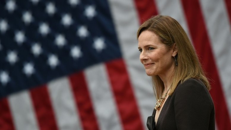 Senado confirma juíza Amy Coney Barrett para a Suprema Corte dos EUA