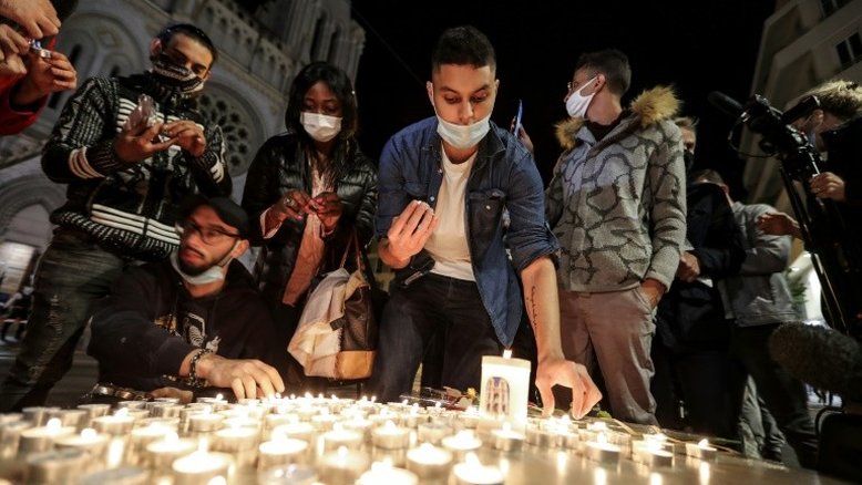 Comoção e uma pessoa detida na França após atentado contra igreja