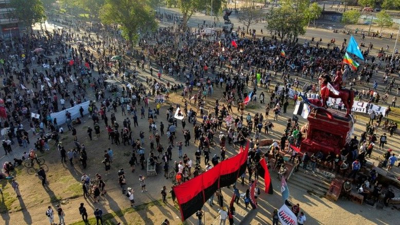 Milhares se manifestam no Chile a dois dias do aniversário de protestos sociais