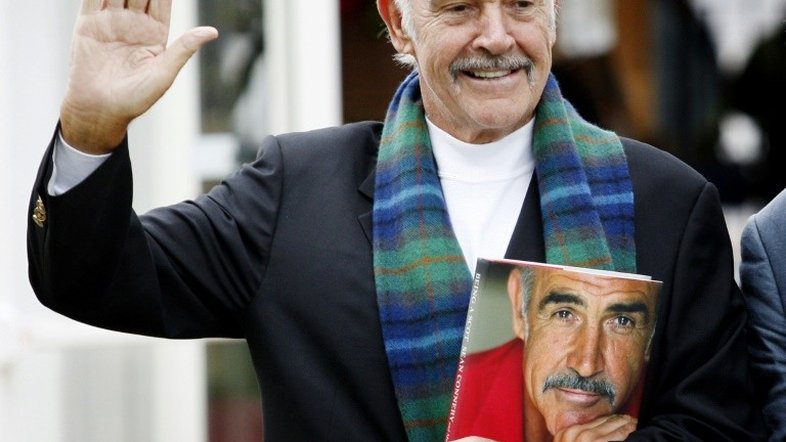 Ator escocês Sean Connery, o eterno James Bond, morre aos 90 anos