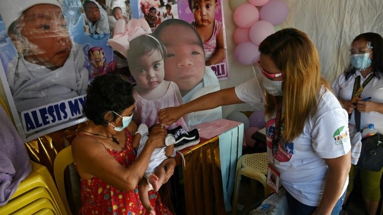 Filipinas enfrenta desinformação do movimento antivacinas