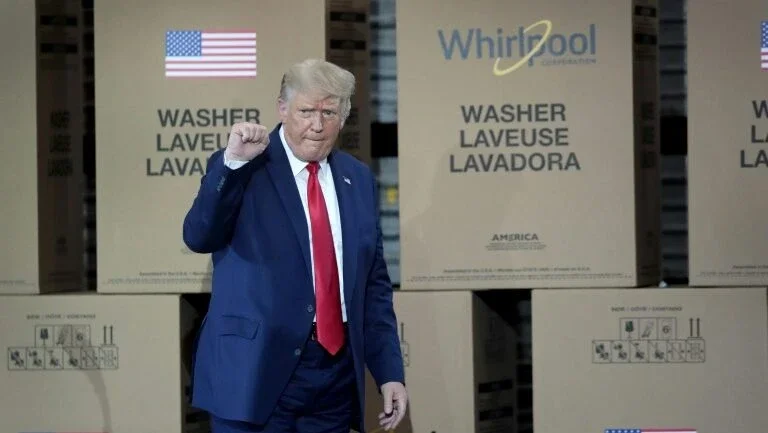 Trump mudou política comercial dos EUA e empresas enfrentam problemas