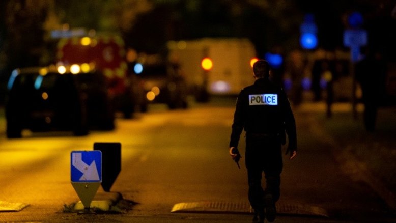 Professor que mostrou caricaturas de Maomé é decapitado perto de Paris