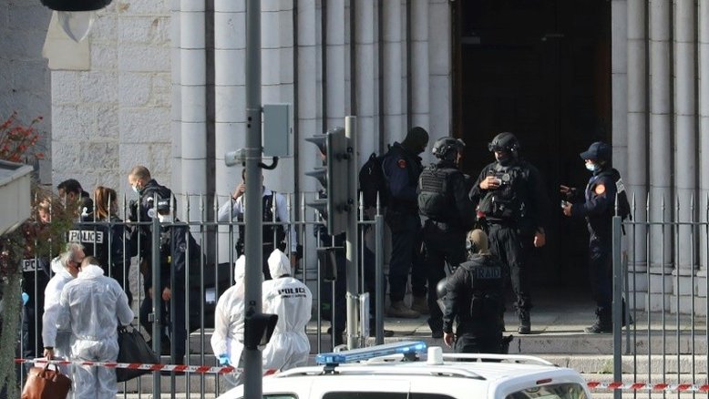 Uma 'mulher extraordinária, sempre sorridente', dizem vizinhos sobre vítima brasileira em Nice