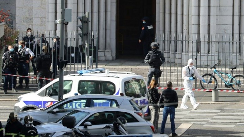 França em alerta máximo após ataque com faca em igreja de Nice que deixou três mortos