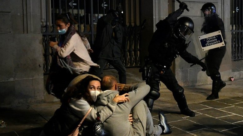 Europa se fecha cada vez mais pela pandemia e enfrenta cansaço da população
